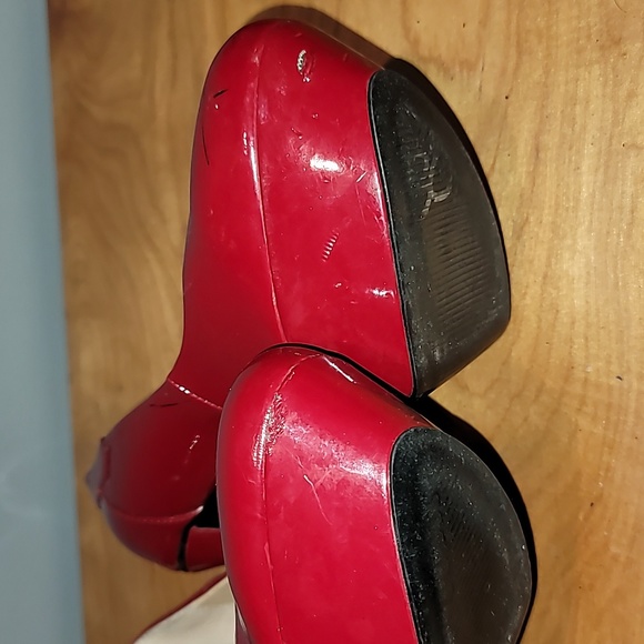 GUESS Red Patent Round-Toe Heels SZ 7 - Picture 7 of 8